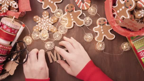 Madeira Feliz Sinal Natal Biscoitos Tradicionais Gengibre Caseiros — Vídeo de Stock