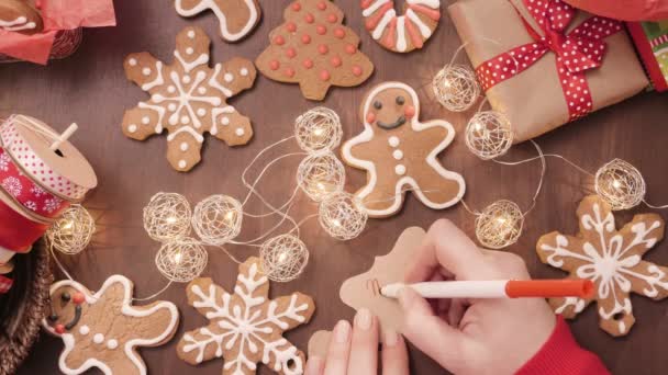 Handschrift Gift Tag Voor Traditionele Zelfgemaakte Peperkoek Cookies — Stockvideo