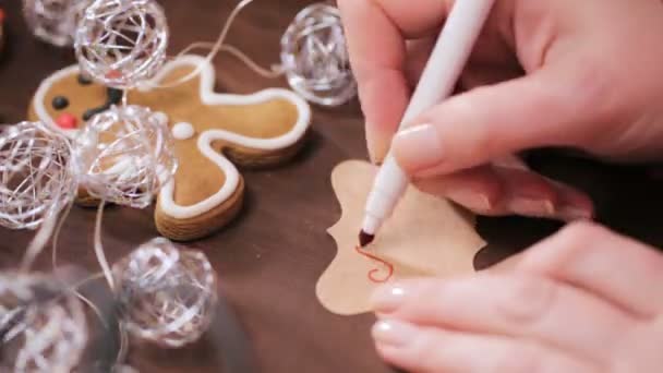 Zeitraffer Handschrift Geschenkanhänger Für Traditionelle Hausgemachte Lebkuchen — Stockvideo