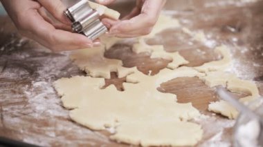 Adım adım. Pişirme tatil sezonu. Noel için şekerli Kurabiye Pişirme