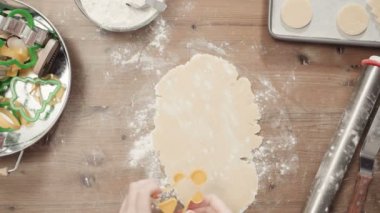 Adım adım. Pişirme tatil sezonu. Noel için şekerli Kurabiye Pişirme