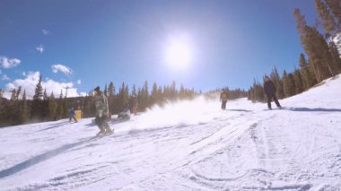 Colorado, ABD-ö. 2 Aralık 2017. POV bir bakış açısı. Kayak Colorado Rockies erken kayak sezonu.