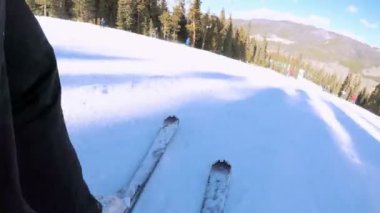 Colorado, ABD-ö. 2 Aralık 2017. POV bir bakış açısı. Kayak Colorado Rockies erken kayak sezonu.