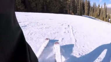 Colorado, ABD-ö. 2 Aralık 2017. POV bir bakış açısı. Kayak Colorado Rockies erken kayak sezonu.