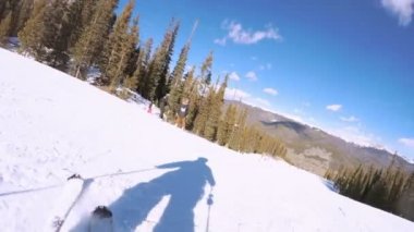 Colorado, ABD-ö. 2 Aralık 2017. POV bir bakış açısı. Kayak Colorado Rockies erken kayak sezonu.