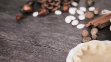 Pasta kabuk için mini kabak börek hazırlama