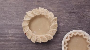 Pasta kabuk için mini kabak börek hazırlama