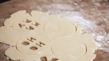 Adım adım. Pişirme tatil sezonu. Noel için şekerli Kurabiye Pişirme