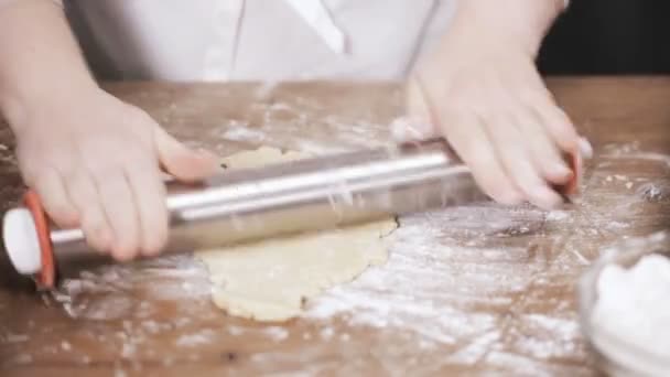 Stap Voor Stap Vakantieseizoen Bakken Suiker Koekjes Bakken Voor Kerstmis — Stockvideo