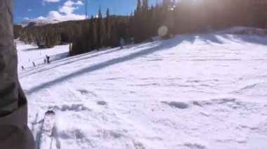 Colorado, ABD-ö. 2 Aralık 2017. POV bir bakış açısı. Kayak Colorado Rockies erken kayak sezonu.