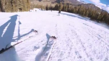 Colorado, ABD-ö. 2 Aralık 2017. POV bir bakış açısı. Kayak Colorado Rockies erken kayak sezonu.