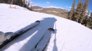 Colorado, ABD-ö. 2 Aralık 2017. POV bir bakış açısı. Kayak Colorado Rockies erken kayak sezonu.
