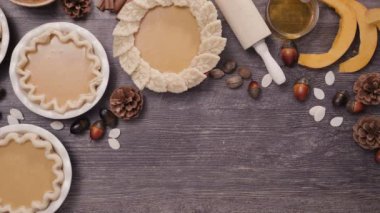 Adım adım. Pişirme ev yapımı kabak pasta için şükran günü yemeği.
