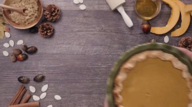 Adım adım. Pişirme ev yapımı kabak pasta için şükran günü yemeği