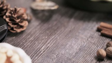 Adım adım. Dilim taze pişmiş kabak pasta yemek