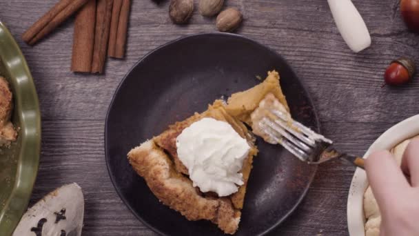 Step Step Eating Slice Freshly Baked Pumpkin Pie — Stock Video