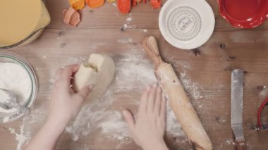 Adım adım. Pişirme tatil sezonu. Noel için şekerli Kurabiye Pişirme