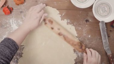 Adım adım. Pişirme tatil sezonu. Noel için şekerli Kurabiye Pişirme