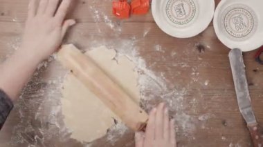 Adım adım. Pişirme tatil sezonu. Noel için şekerli Kurabiye Pişirme