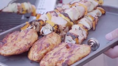 Domuz eti yemek yaz aylarında gaz ızgara pirzola.