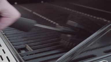 Yaz aylarında temizlik gaz ızgara.