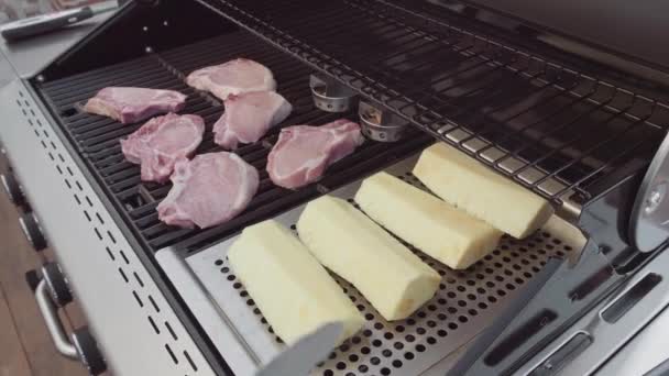 Cuisson des côtelettes de porc — Video