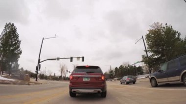Denver, Colorado, ABD-28 Mart, 2018-Pov-sürüş kırsal banliyöde döşeli yollar