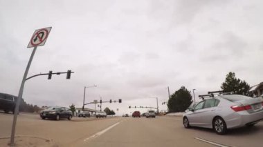 Denver, Colorado, ABD-28 Mart, 2018-Pov-sürüş kırsal banliyöde döşeli yollar