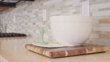 lüks evde modern bir mutfak