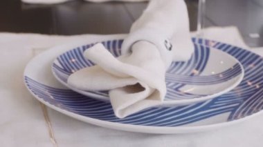 lüks evde modern yemek odası