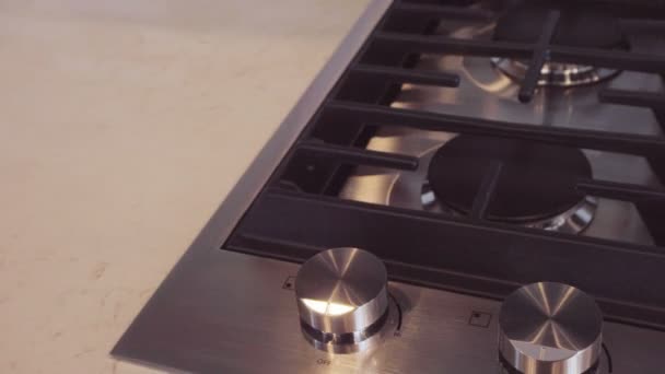 豪华住宅厨房燃气灶的关闭 — 图库视频影像