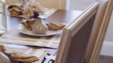 lüks evde modern yemek odası