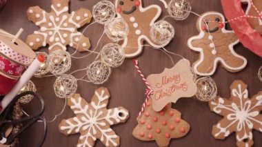 geleneksel ev yapımı gingerbread çerezleri yiyecek hediye olarak