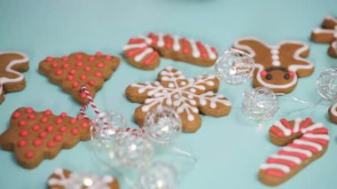geleneksel ev yapımı gingerbread çerezleri yiyecek hediye olarak