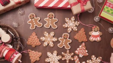geleneksel ev yapımı gingerbread çerezleri yiyecek hediye olarak