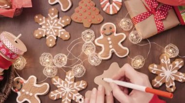 geleneksel ev yapımı gingerbread çerezleri yiyecek hediye olarak