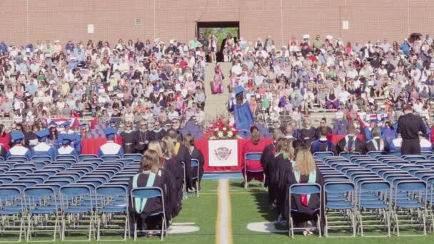 デンバー コロラド州 アメリカ合衆国 24日 2018 卒業式のチェリー クリーク高等学校 — ストック動画