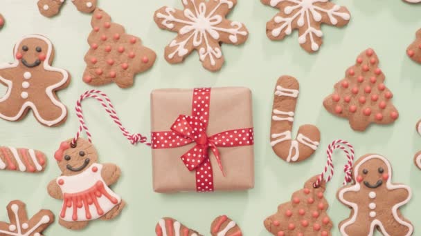 Geleneksel Yapımı Gingerbread Çerezleri Yiyecek Hediye Olarak — Stok video