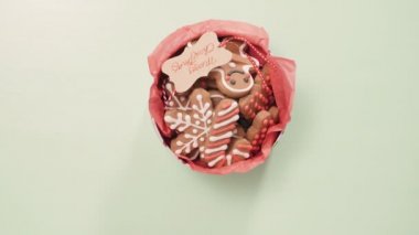 geleneksel ev yapımı gingerbread çerezleri yiyecek hediye olarak