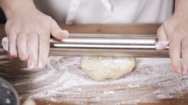 Adım adım. Pişirme tatil sezonu. Noel için şekerli Kurabiye Pişirme