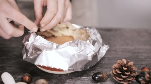 Крок Кроком Покриття Пиріг Кора Фольгою Випічки Домашнього Приготування Гарбузовий — стокове відео