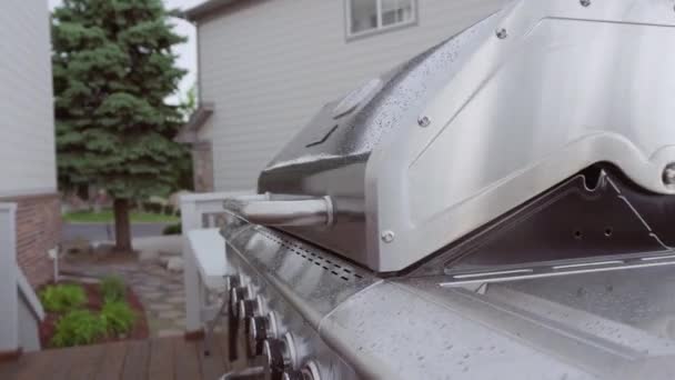 Koken Buiten Zes Pits Gas Barbecue Regen — Stockvideo