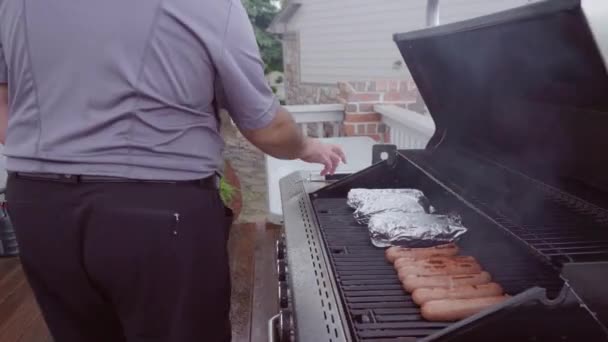 Hot dogs and bratwurst — Stock Video