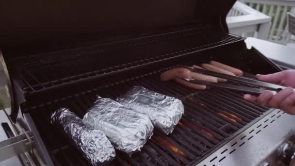 Hot dog és kolbász — Stock videók