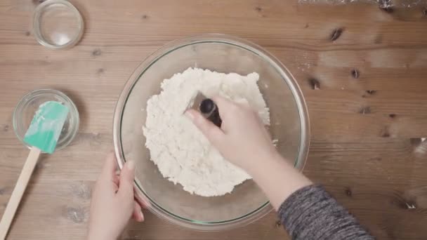 Zeitraffer Schritt Für Schritt Zutaten Für Kuchenkruste Mischen Kürbiskuchen Backen — Stockvideo