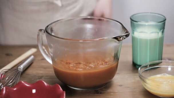 Time Lapse Stap Voor Stap Mengen Van Ingrediënten Voor Pompoen — Stockvideo