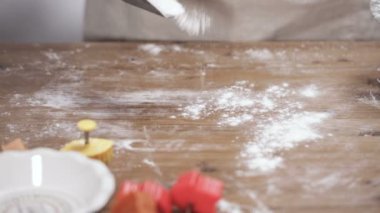 Adım adım. Pişirme tatil sezonu. Noel için şekerli Kurabiye Pişirme