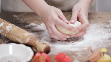 Adım adım. Pişirme tatil sezonu. Noel için şekerli Kurabiye Pişirme