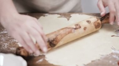 Adım adım. Pişirme tatil sezonu. Noel için şekerli Kurabiye Pişirme