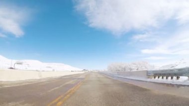 Bahar kar fırtınası'ndan sonra sevk üstünde banliyö yol.
